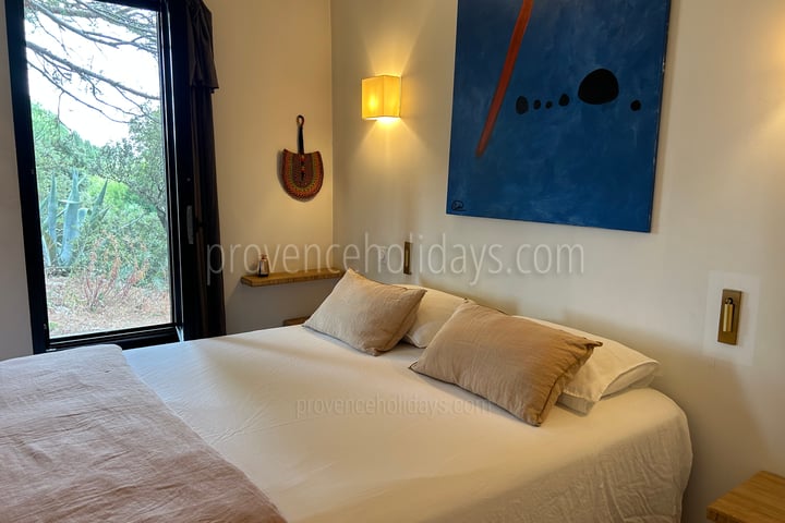 17 - Mas du Rosier: Villa: Bedroom
