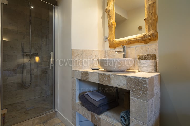 22 - Villa Glanum: Villa: Bathroom