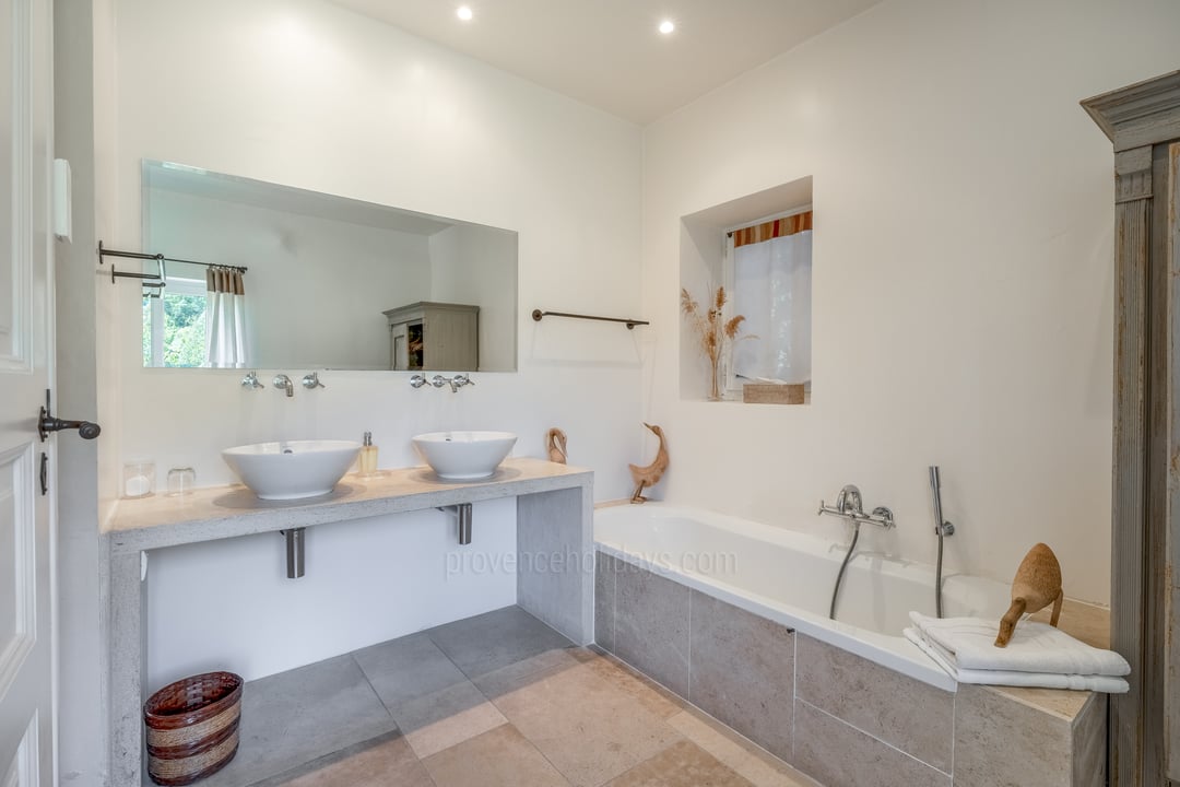 42 - Le Mas des Vignes: Villa: Bathroom