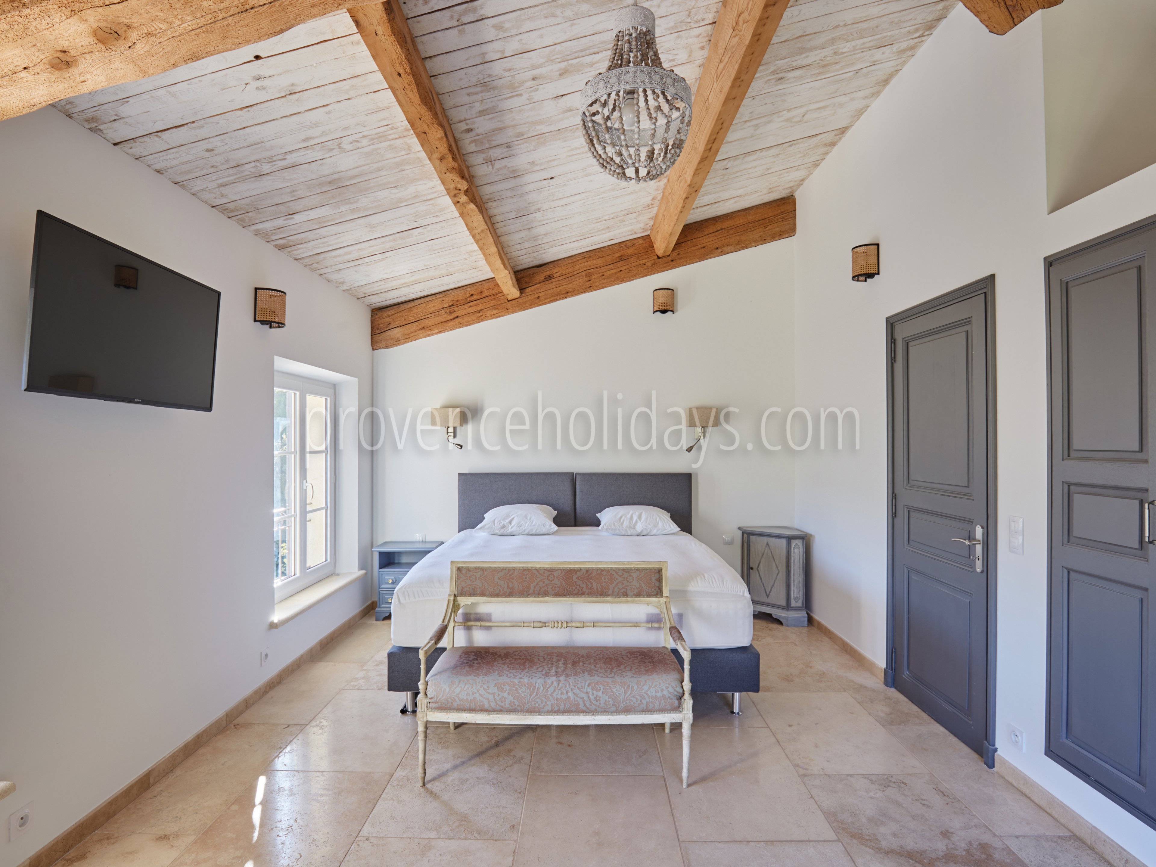 17 - À l\'Ombre de Cézanne: Villa: Bedroom