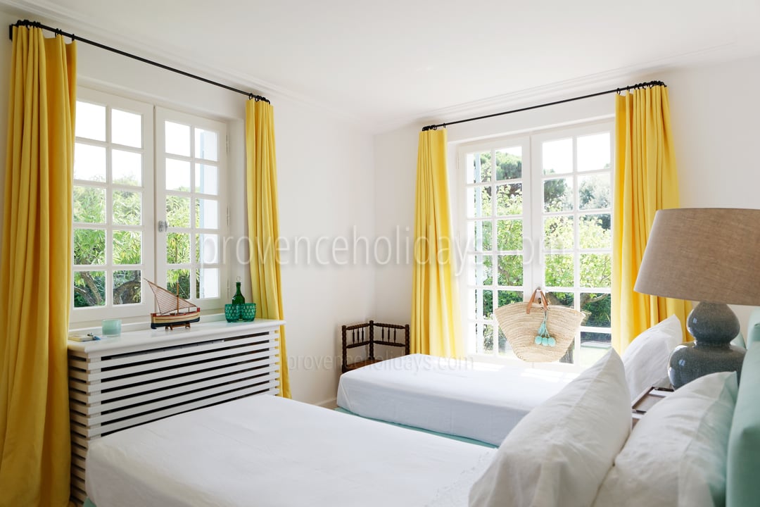 9 - Évasion Tropézienne: Villa: Bedroom