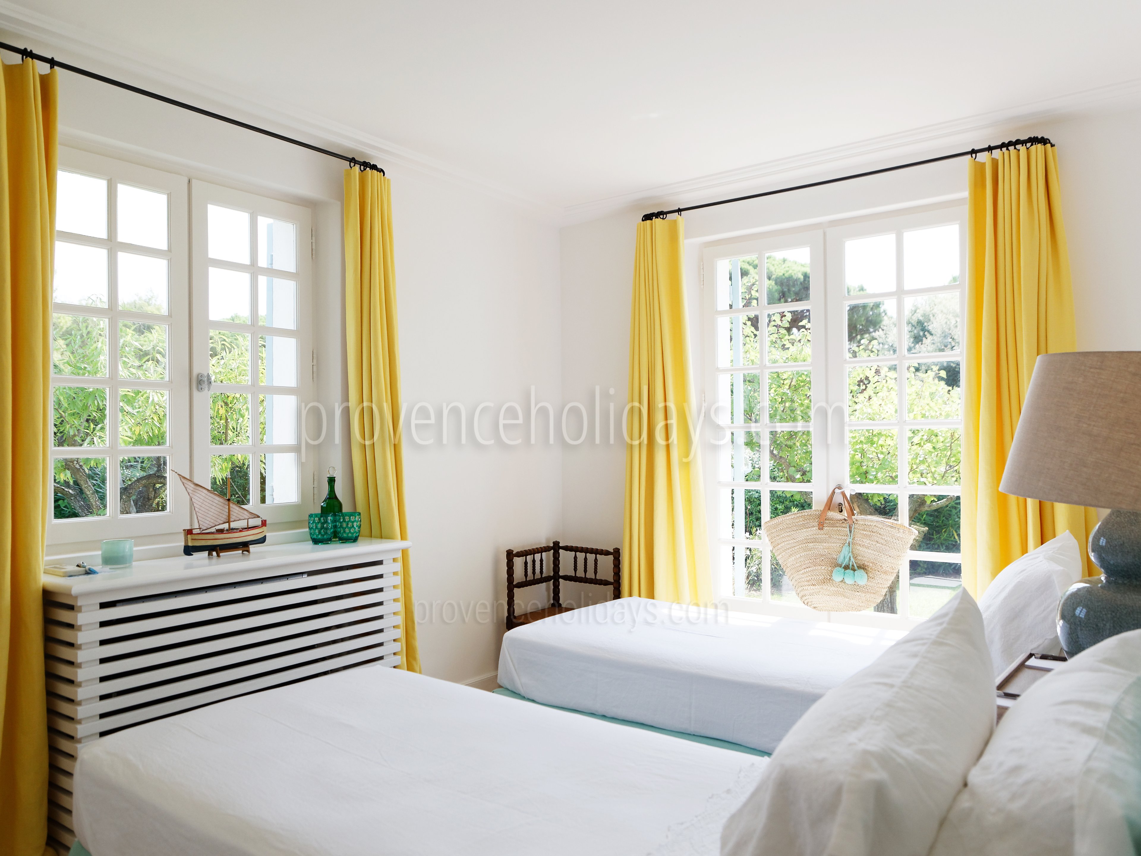 9 - Évasion Tropézienne: Villa: Bedroom
