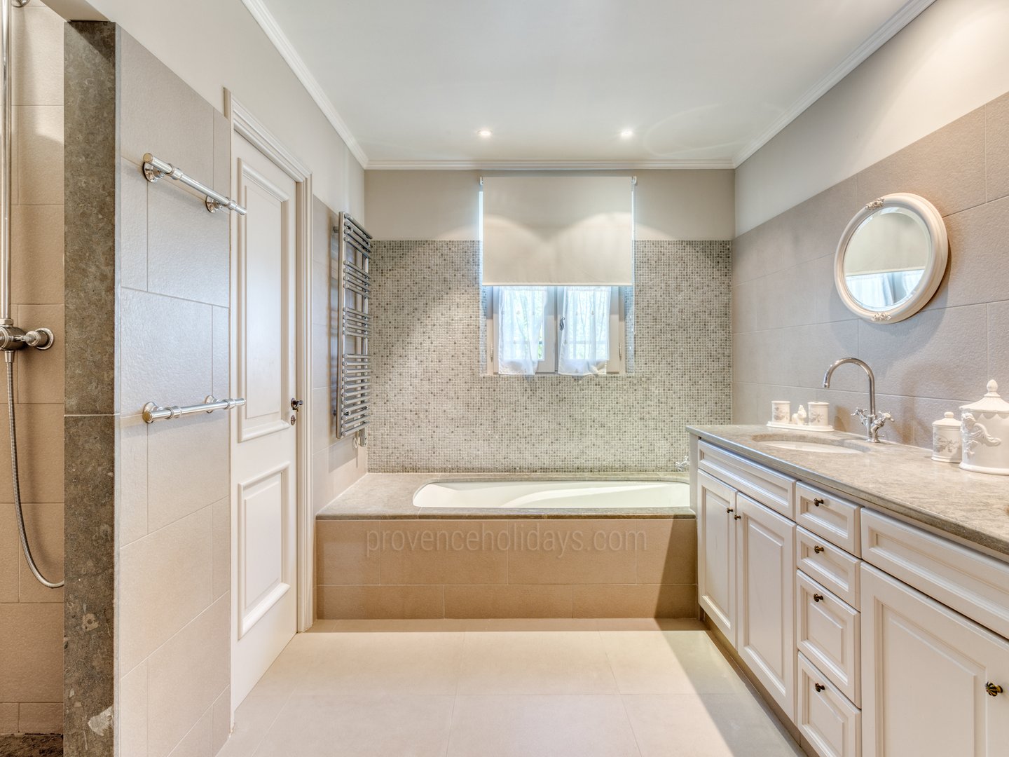 15 - Bastide Eternelle: Villa: Bathroom