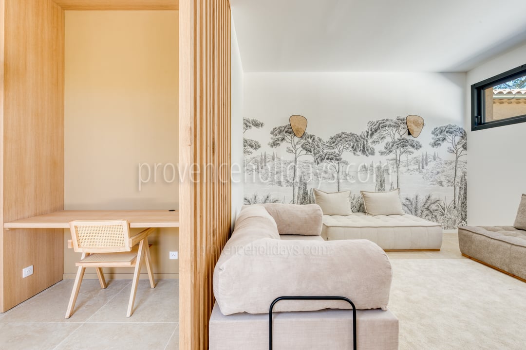 10 - Villa l\'Olivier Blanc: Villa: Interior