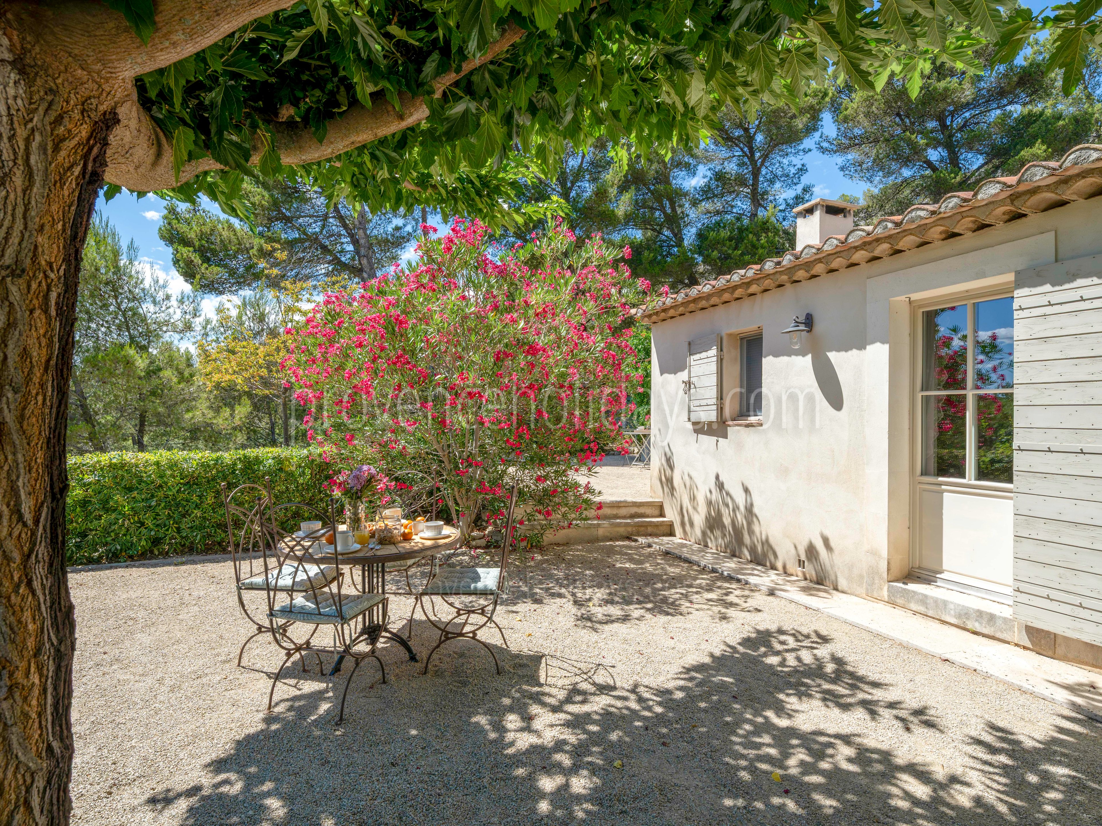 32 - Mas des Songes: Villa: Exterior