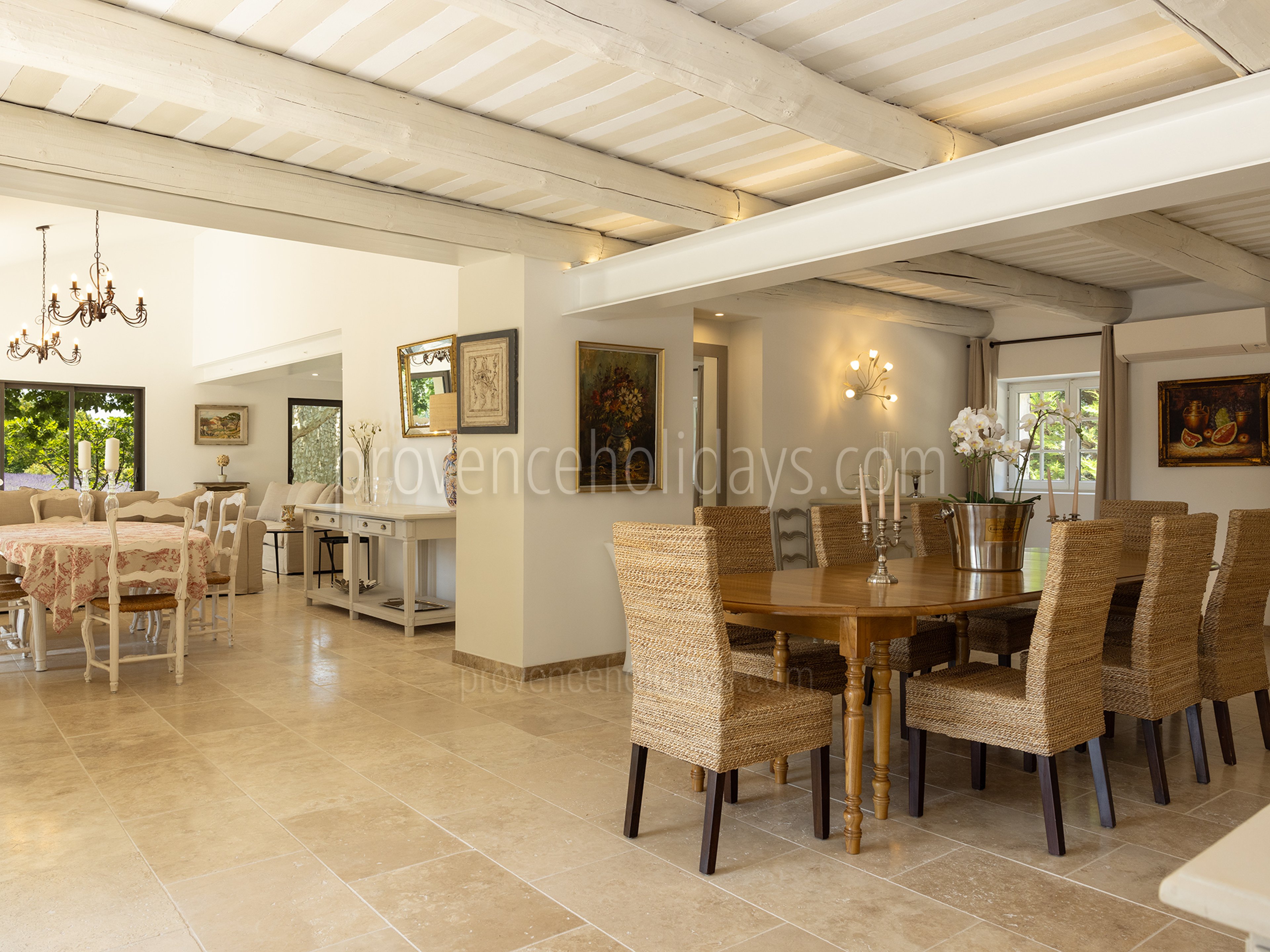 52 - La Bastide Lavande: Villa: Interior