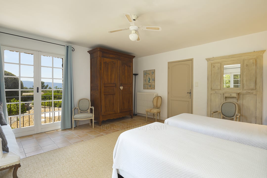 51 - Mas de Gordes: Villa: Bedroom