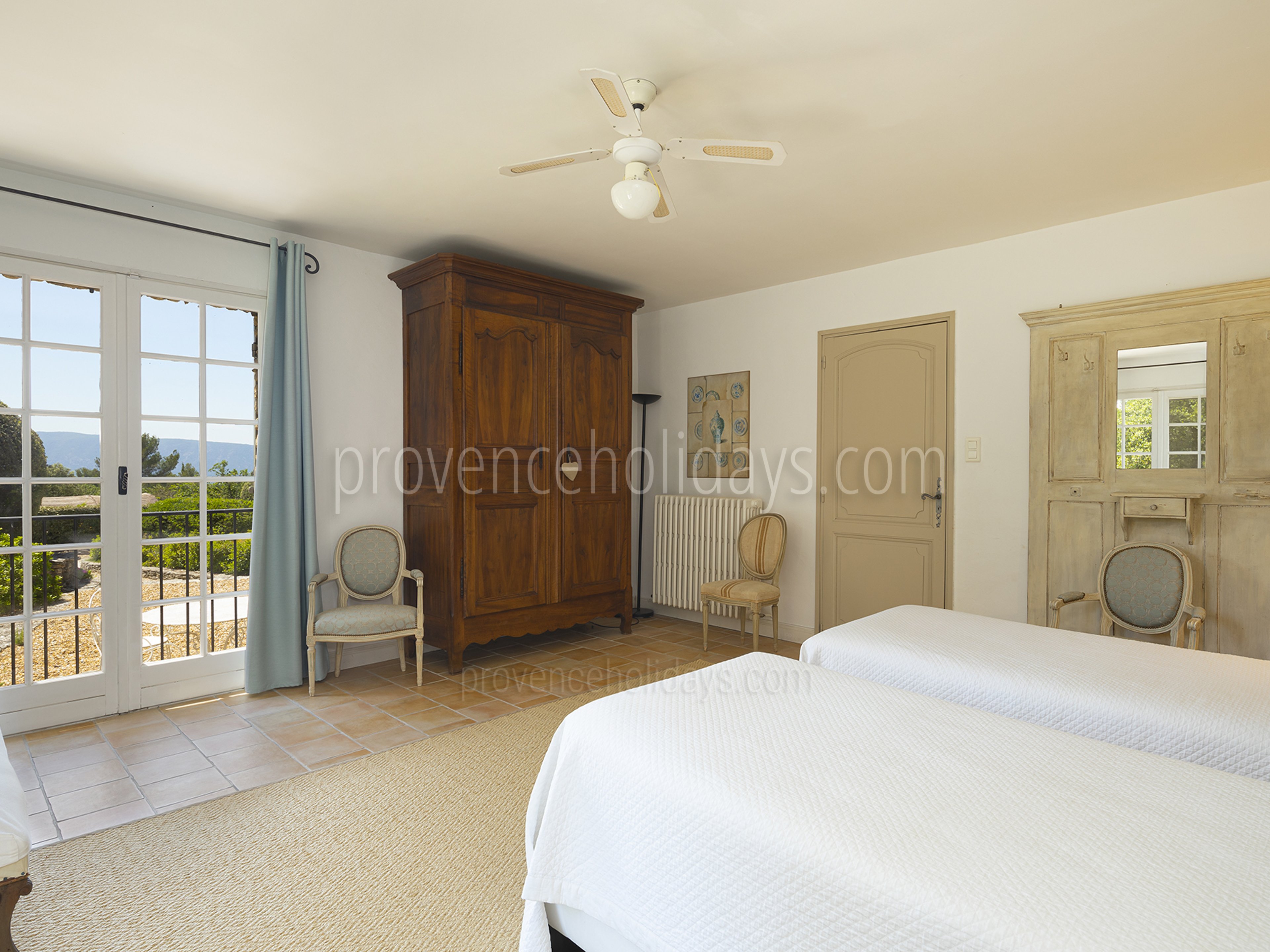 51 - Mas de Gordes: Villa: Bedroom