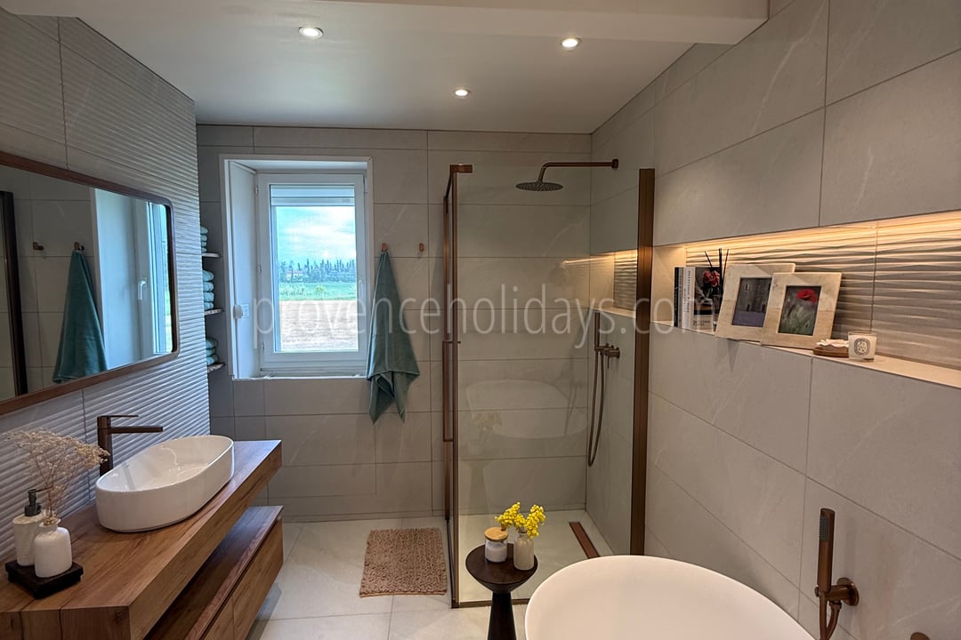 30 - Mas du Bois Clair: Villa: Bathroom 3