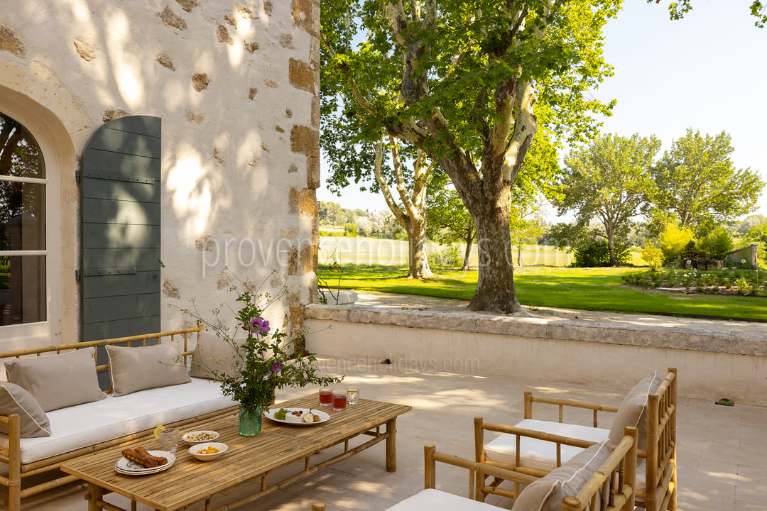 25 - Bastide Mouriès: Villa: Exterior