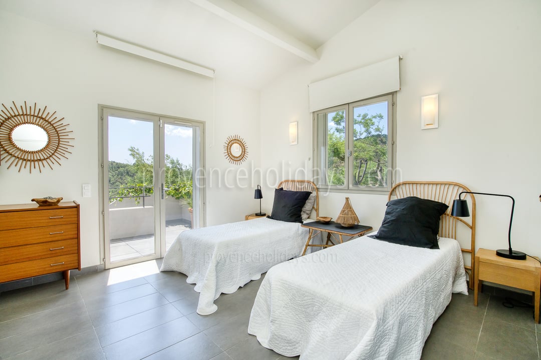 13 - Mistral Serene: Villa: Bedroom