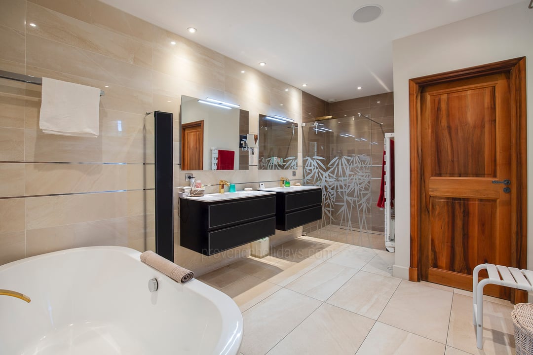 3 - Villa Trame d\'Or: Villa: Bathroom