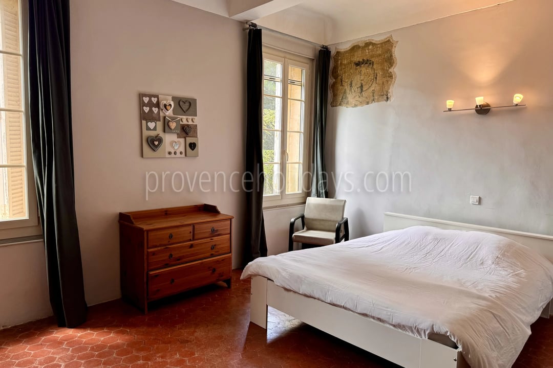 6 - Renovated château in Gordes: Villa: Bedroom