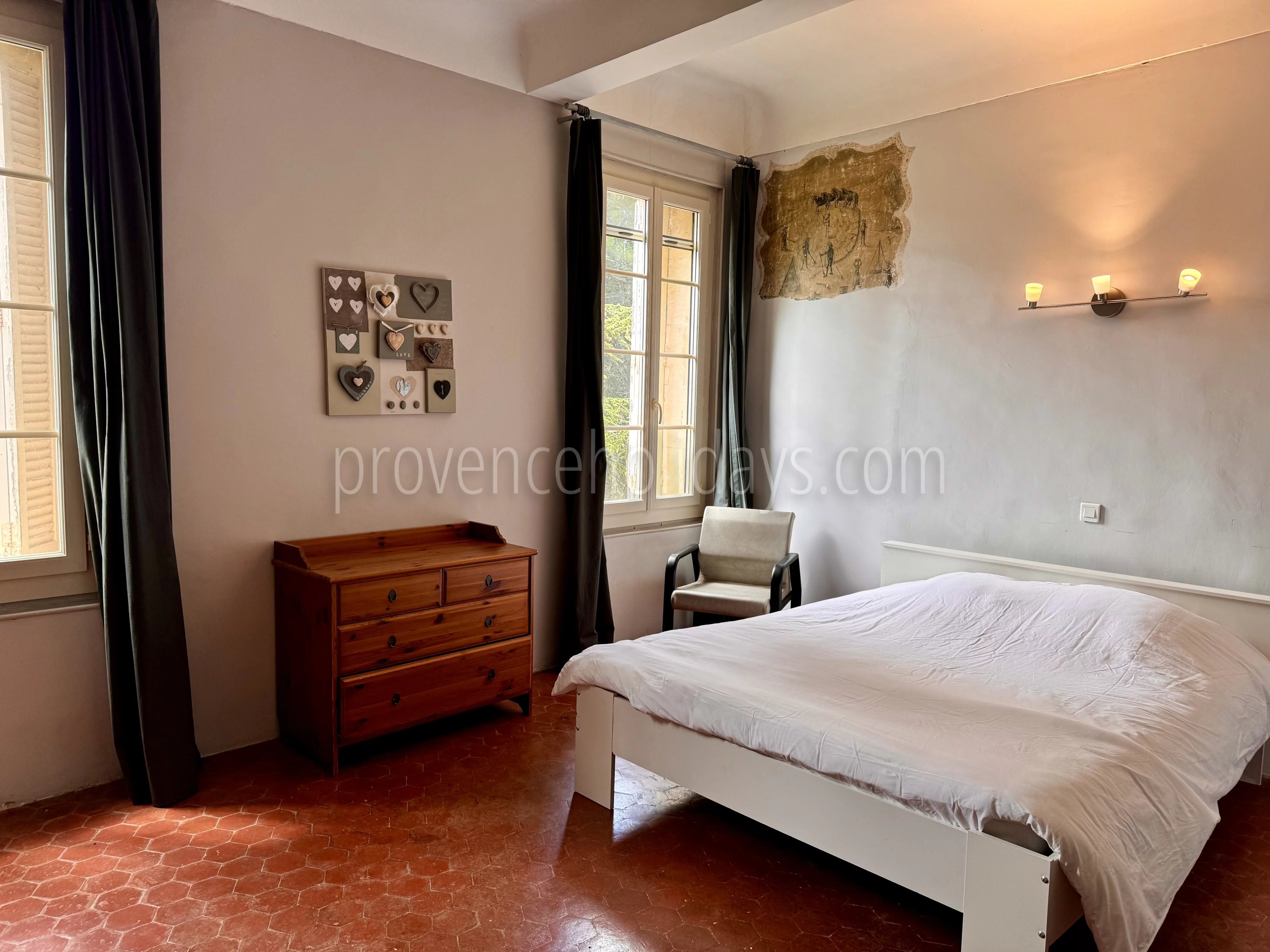 6 - Renovated château in Gordes: Villa: Bedroom
