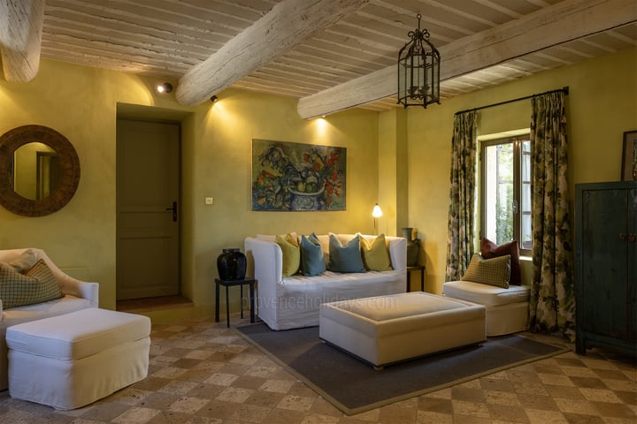 28 - Bastide Provençale: Villa: Interior