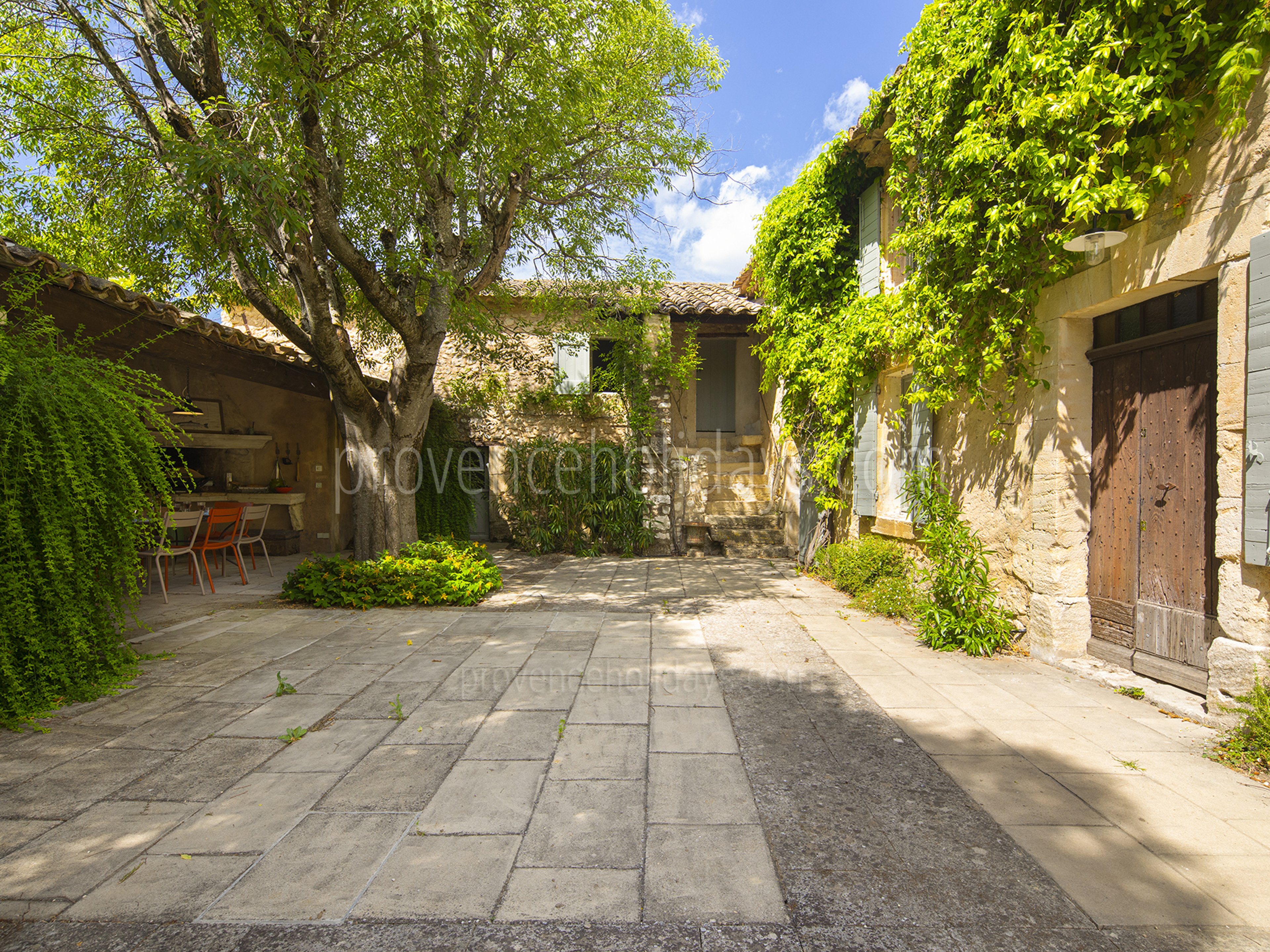 106 - Mas des Lavandes: Villa: Exterior