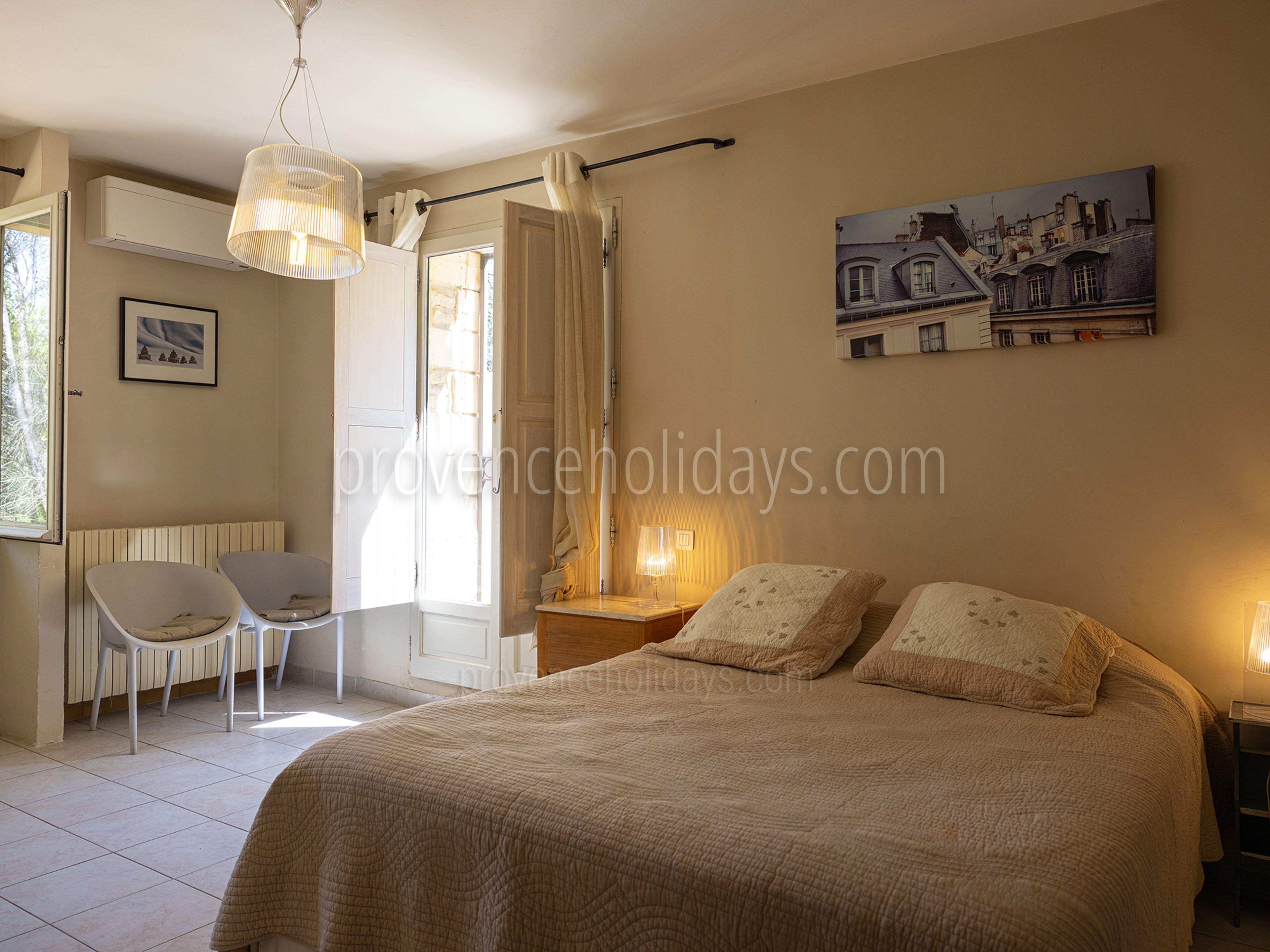 16 - Mas Heyrauds: Villa: Bedroom