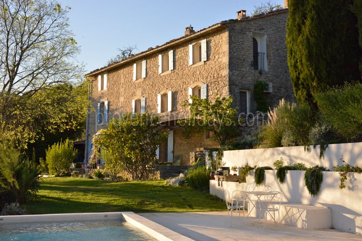 Mas provençal avec piscine et champs de lavande à Apt