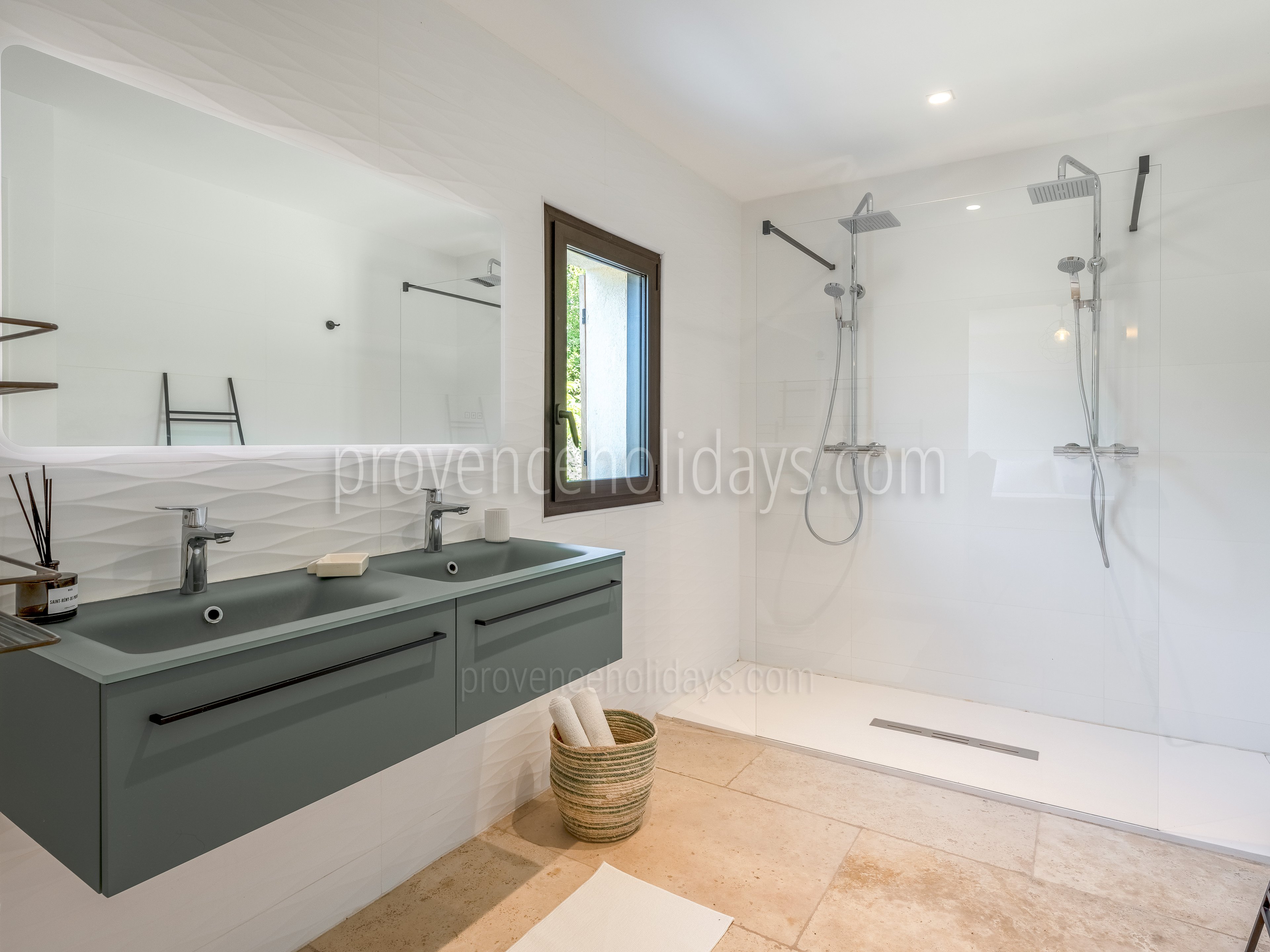 28 - Villa Romarin: Villa: Bathroom