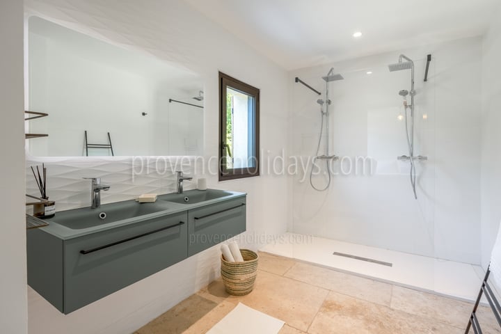 28 - Villa Romarin: Villa: Bathroom
