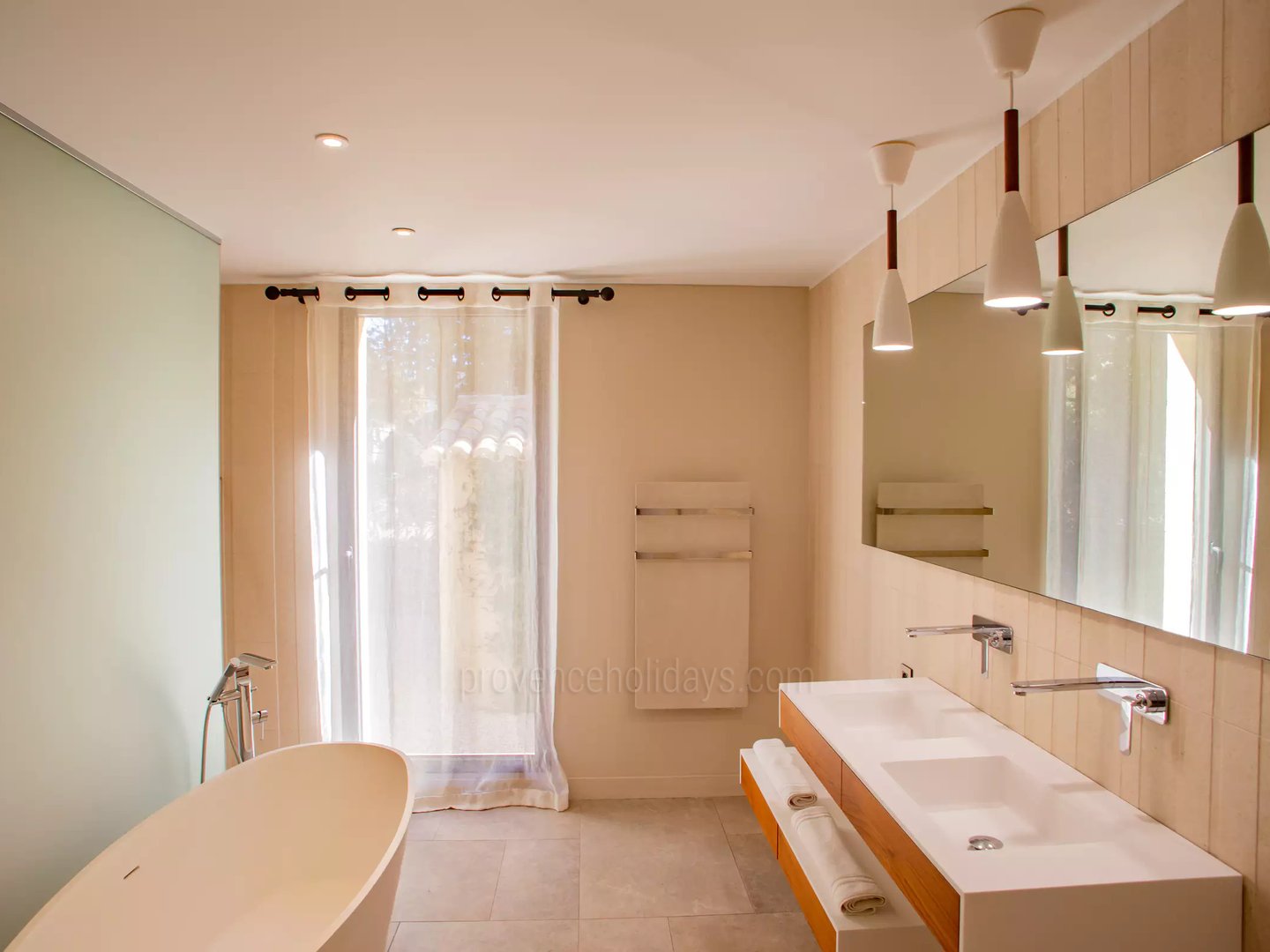 25 - Le Mas des Bories: Villa: Bathroom