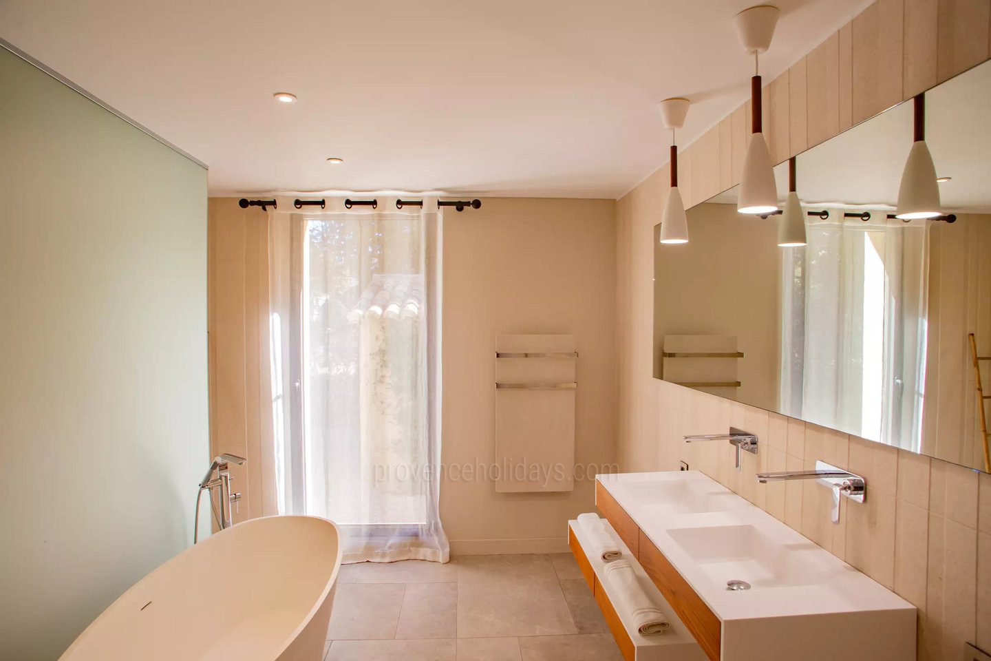 25 - Le Mas des Bories: Villa: Bathroom