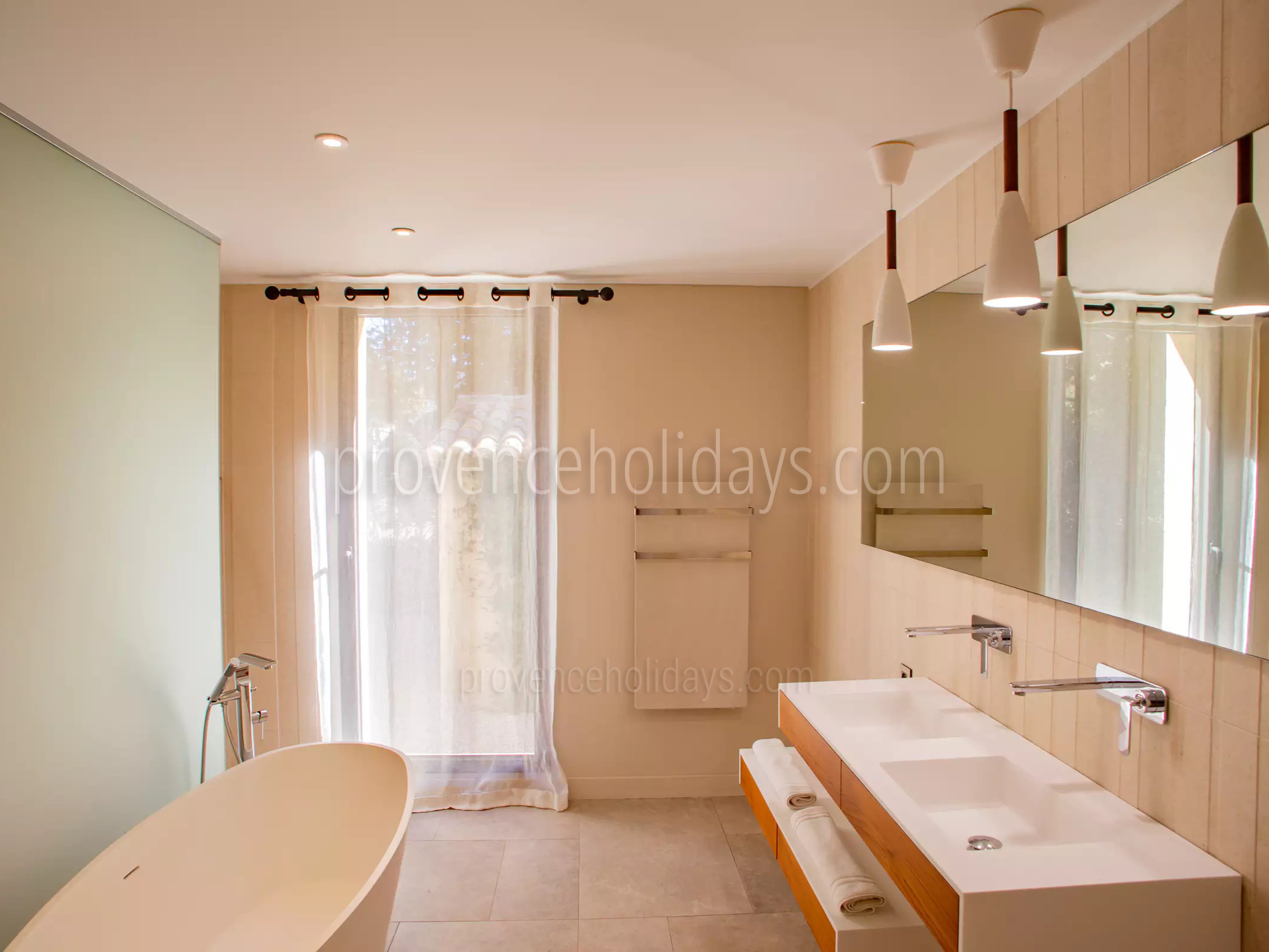 23 - Le Mas des Bories: Villa: Bathroom