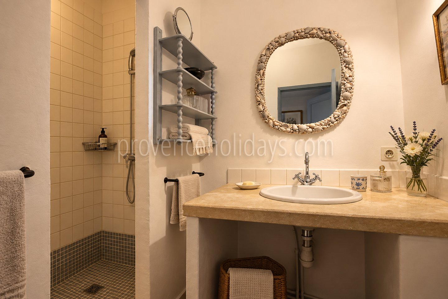 26 - Woning met een prachtig uitzicht in Aubignan: Villa: Bathroom