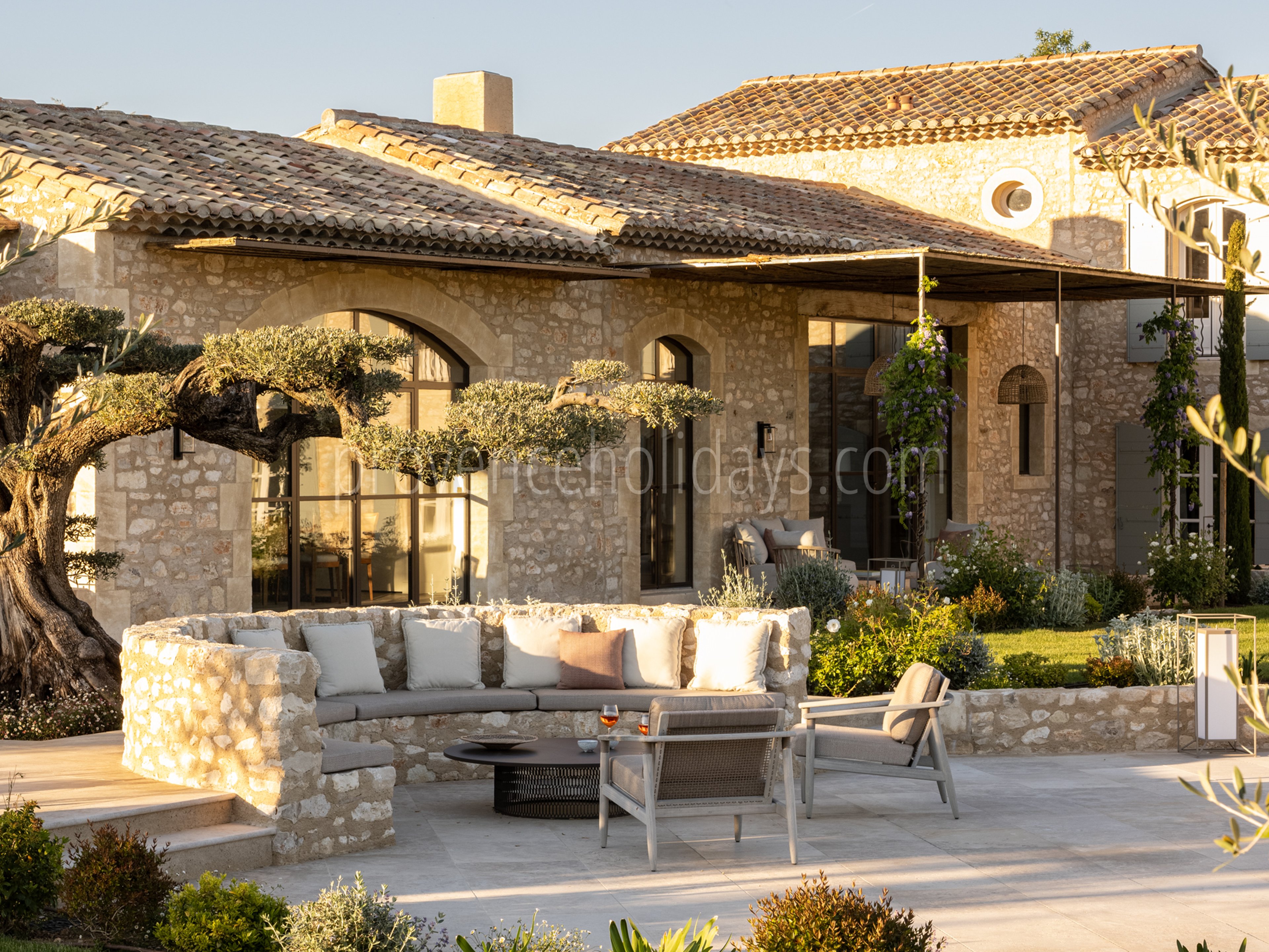 16 - Mas Chabaud: Villa: Exterior