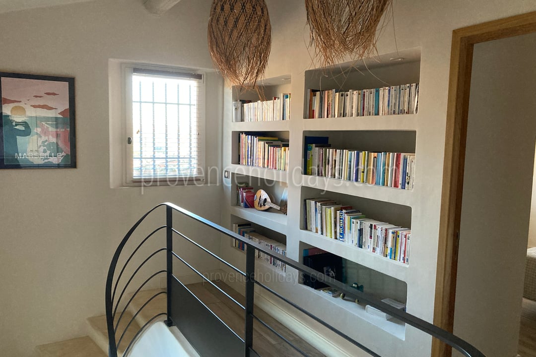 25 - Le Mas Provençal: Villa: Interior