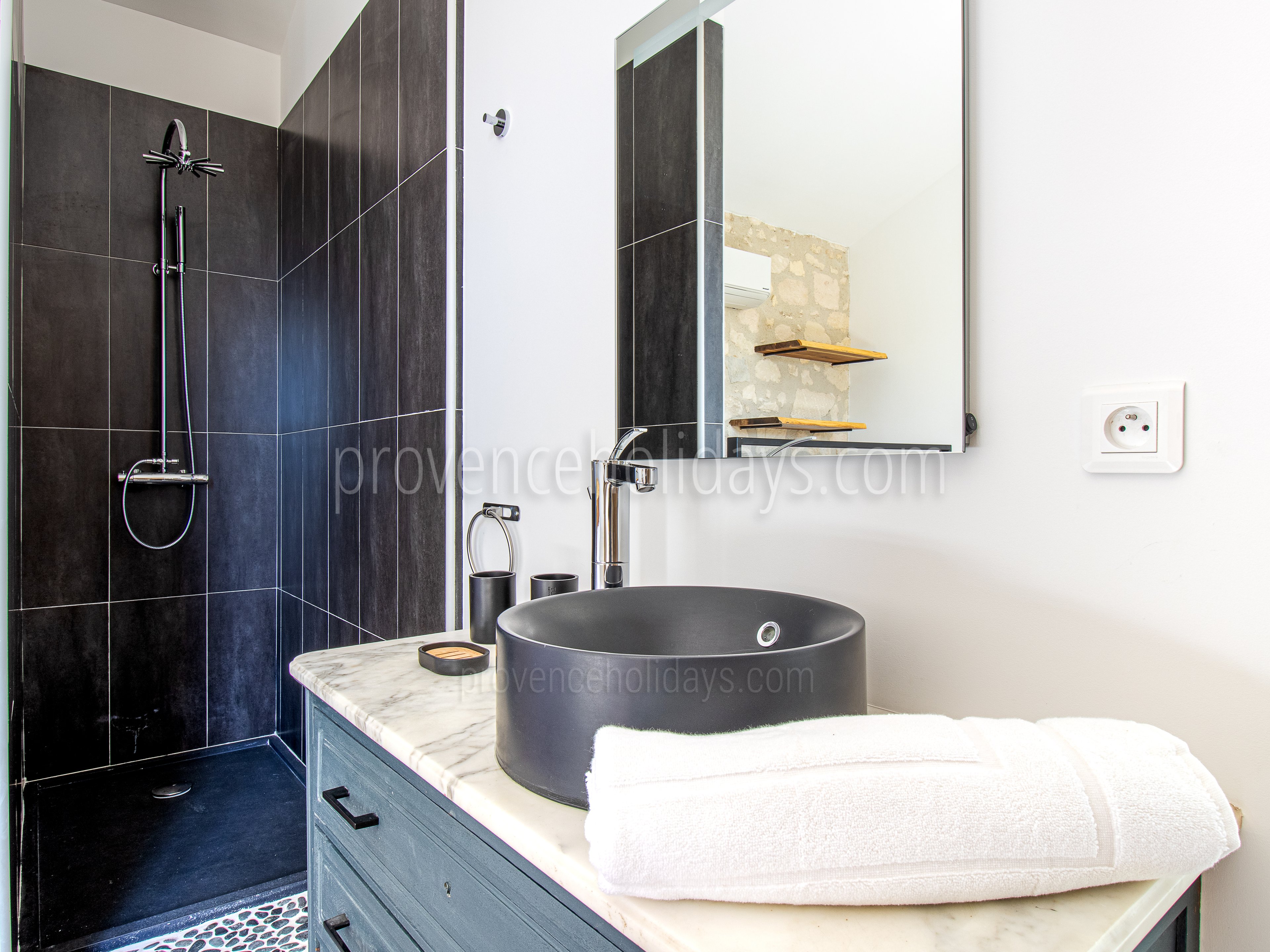 26 - Mazet de Fontvieille: Villa: Bathroom