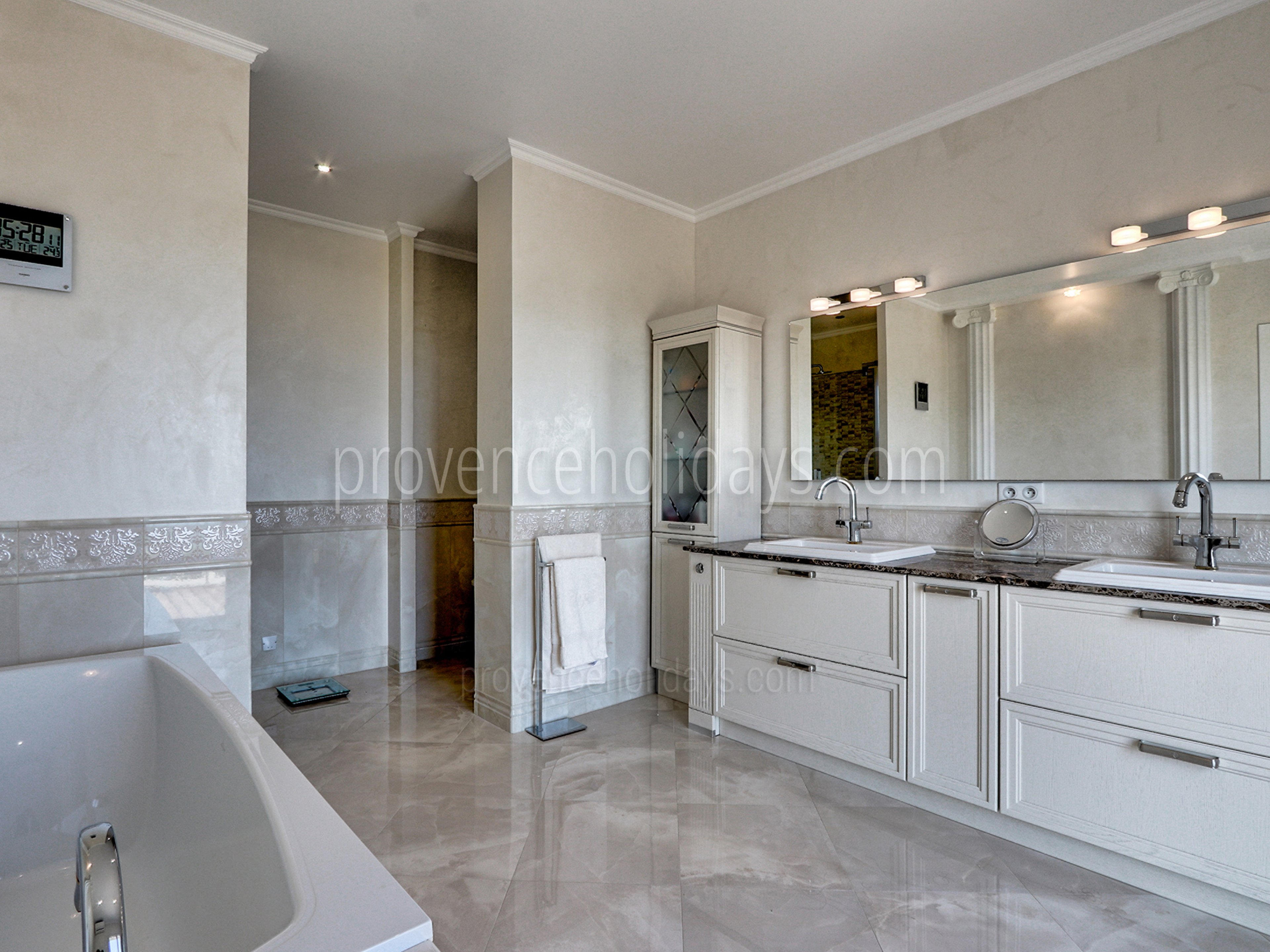 10 - Villa Maris: Villa: Bathroom