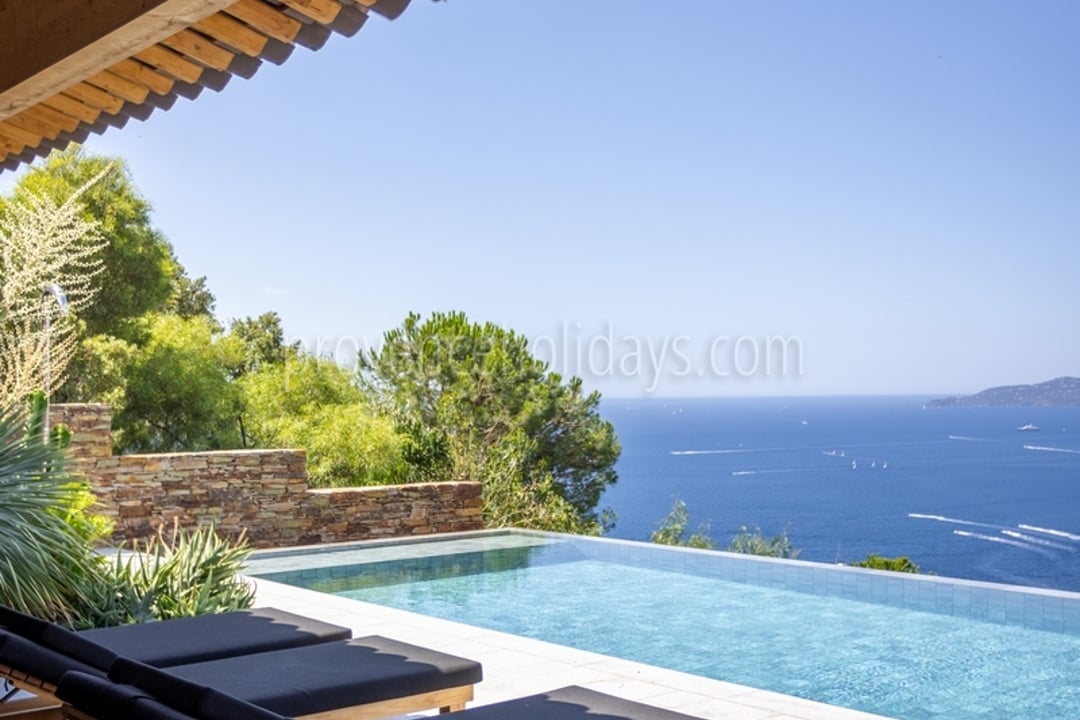 Luxusvilla an der Côte d'Azur mit Panoramablick aufs Meer