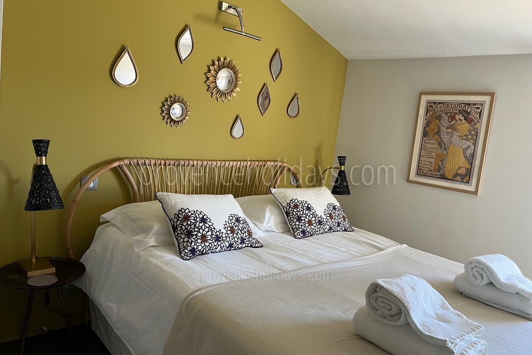 30 - Le Mas du Vallon: Villa: Bedroom