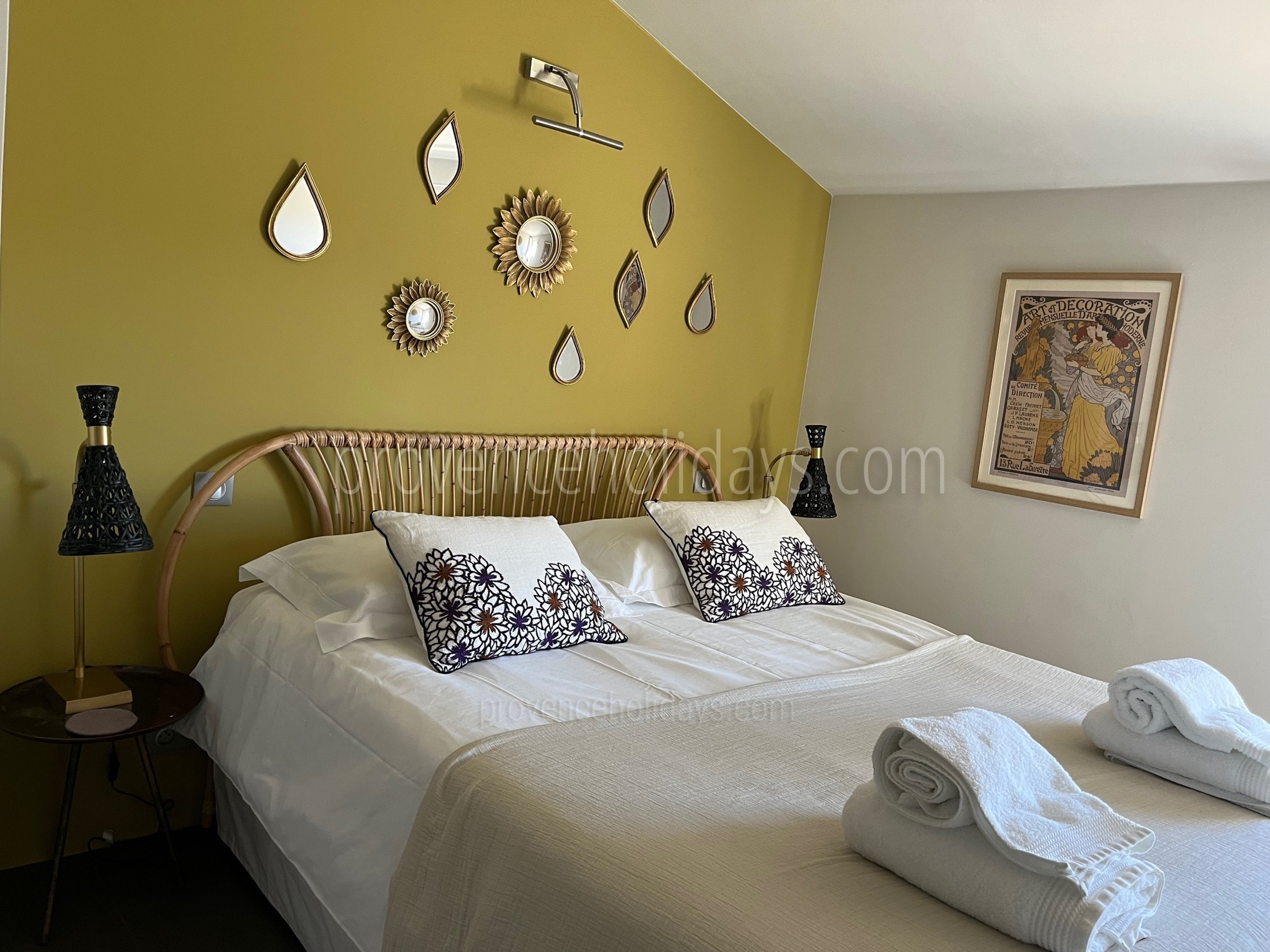 30 - Le Mas du Vallon: Villa: Bedroom
