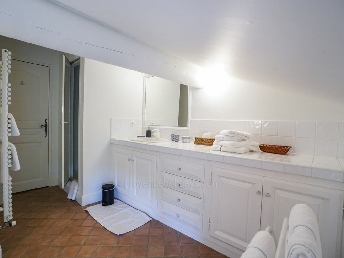 40 - Mas Saint-Andiol: Villa: Bathroom
