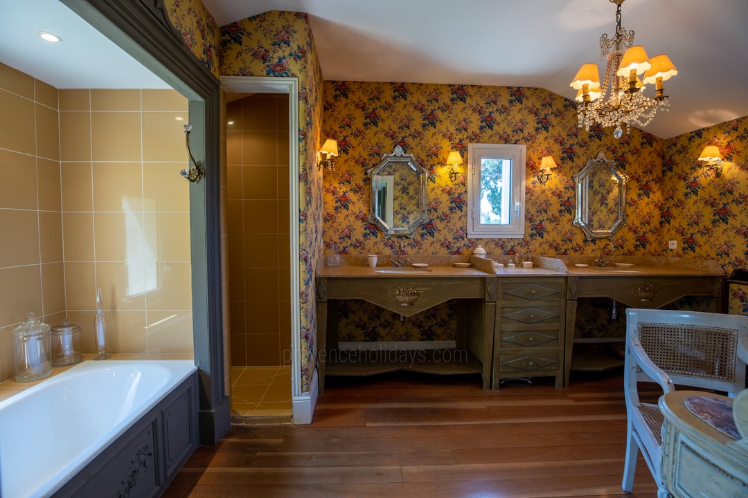 32 - Le Domaine des Cyprès: Villa: Bathroom