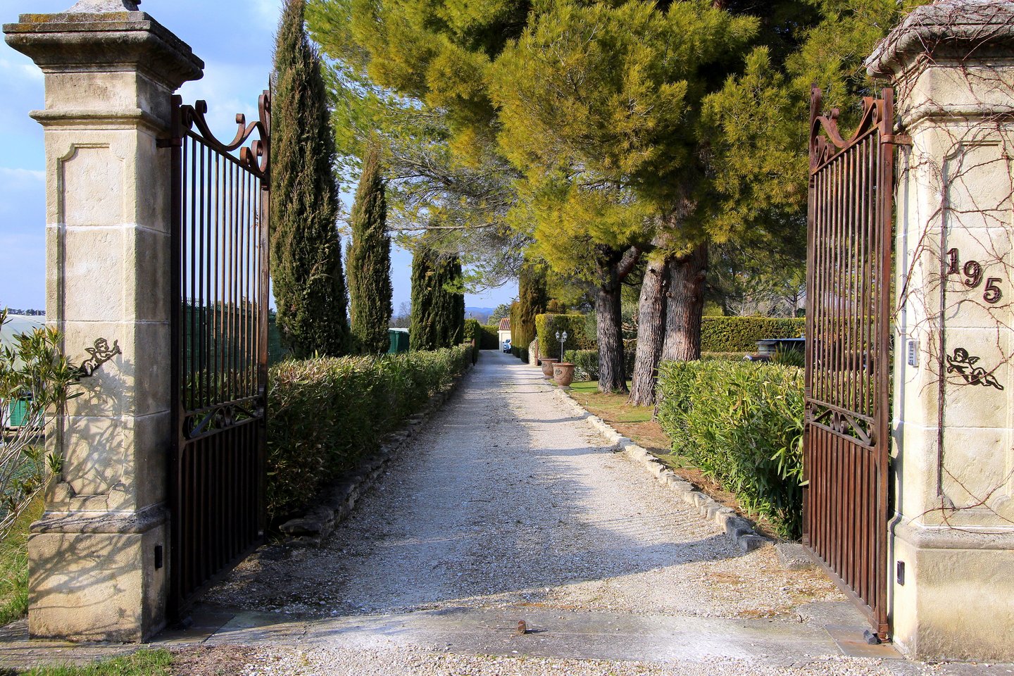 47 - Le Mas de la Sorgue: Villa: Exterior