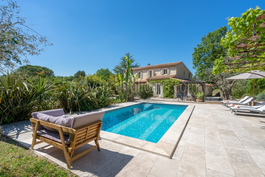 Moderne Villa mit Klimaanlage in der Nähe von Saint-Rémy-de-Provence