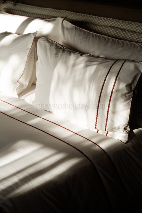 25 - Mas des Oliviers: Villa: Bedroom