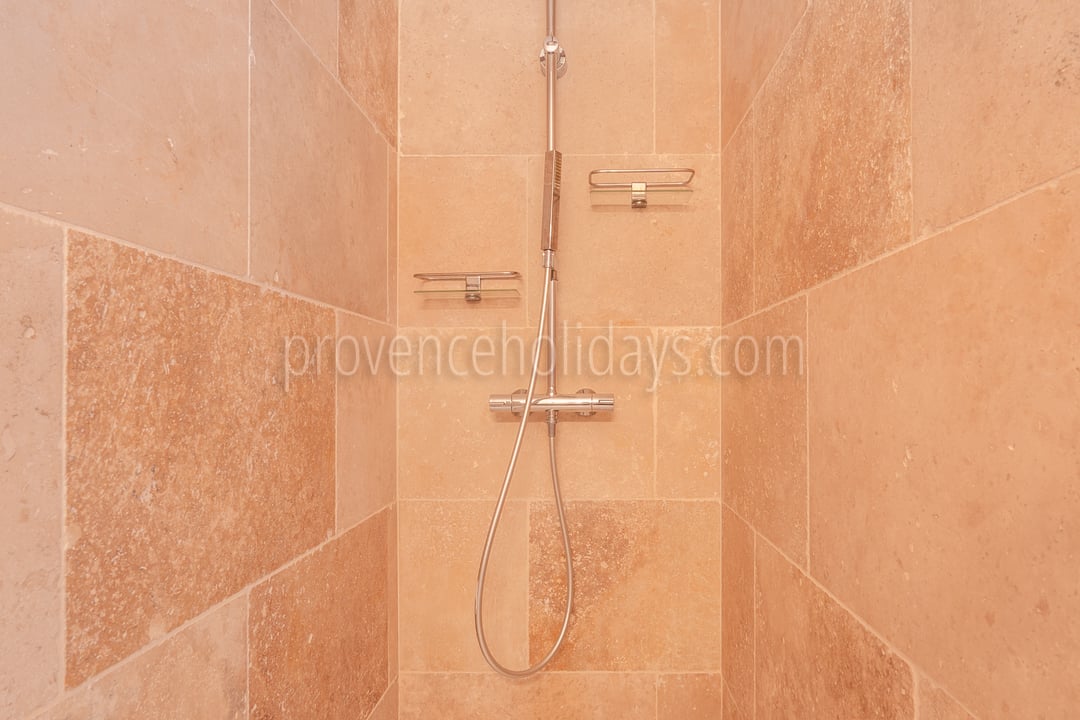 22 - La Pinède: Villa: Bathroom
