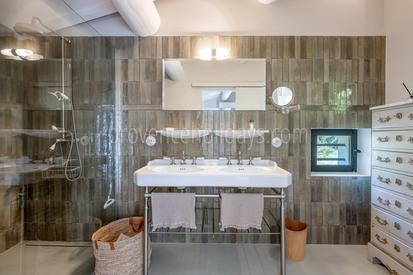 31 - Mas de la Burlande: Villa: Bathroom