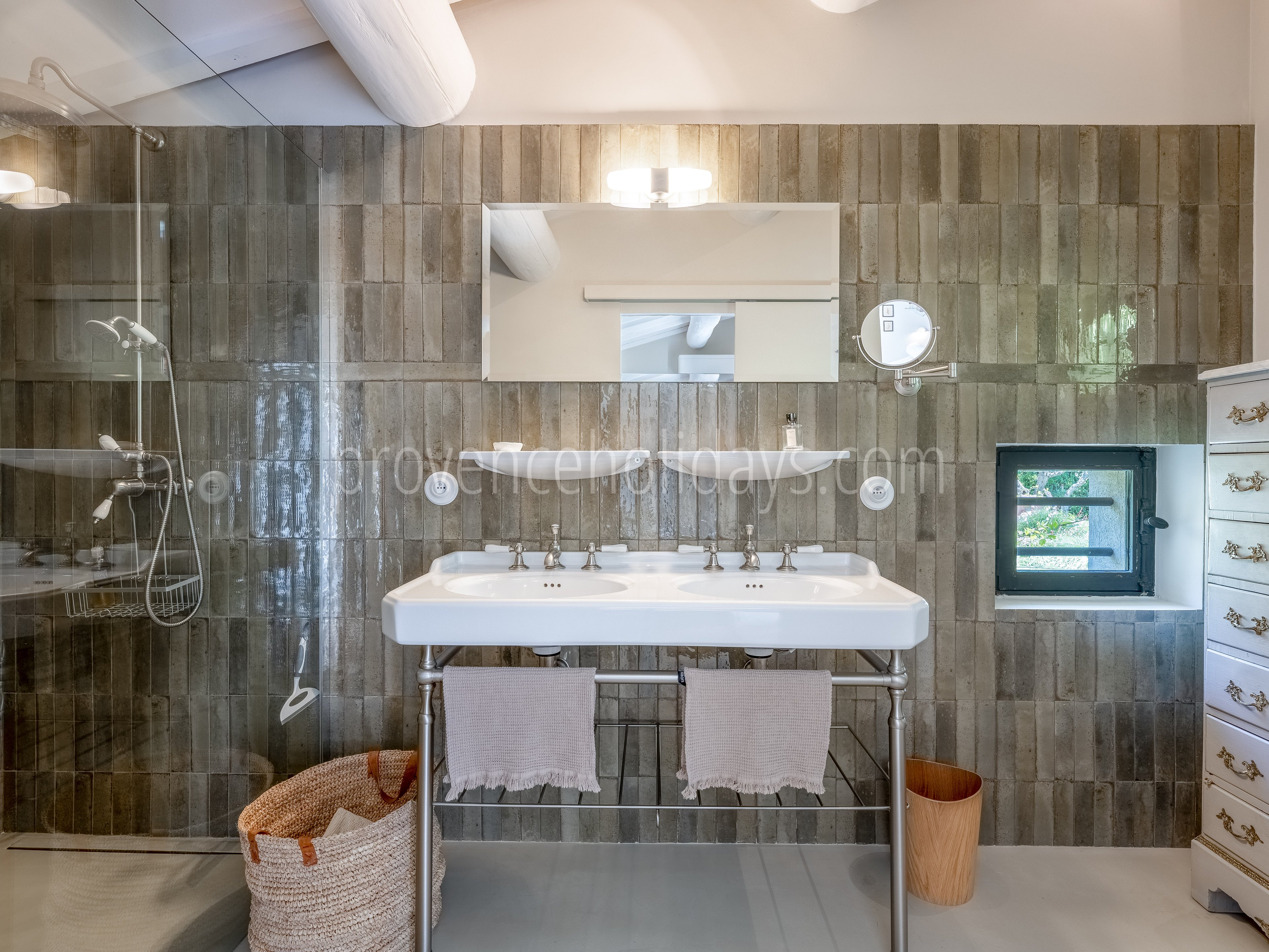 31 - Mas de la Burlande: Villa: Bathroom
