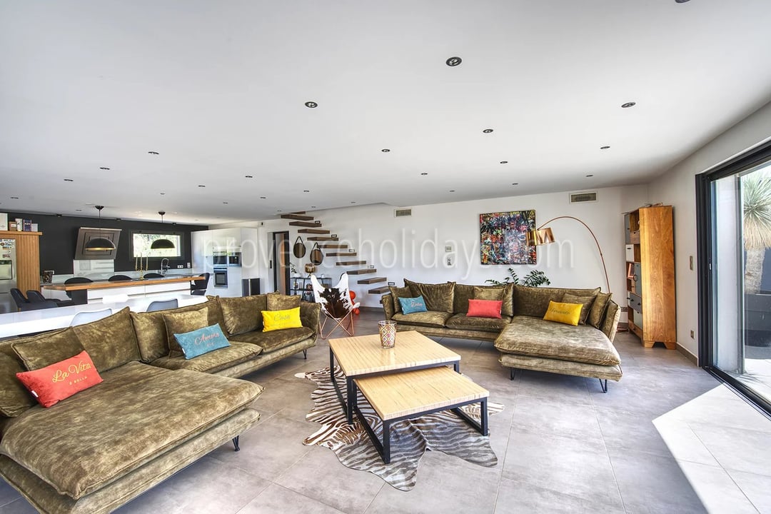 33 - House with pool house in Eyguières: Villa: Interior