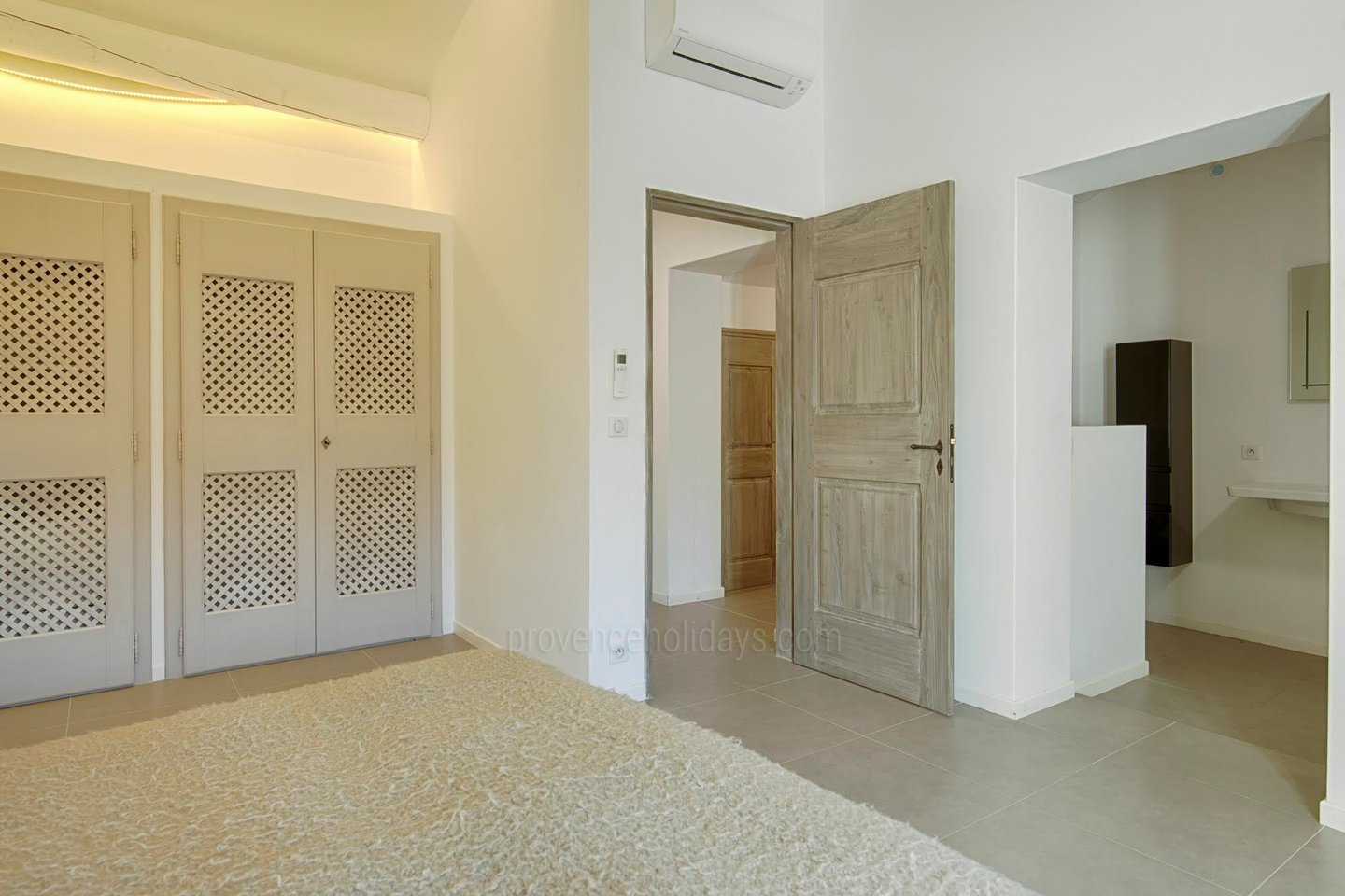 41 - Le Mas de la Pinède: Villa: Interior