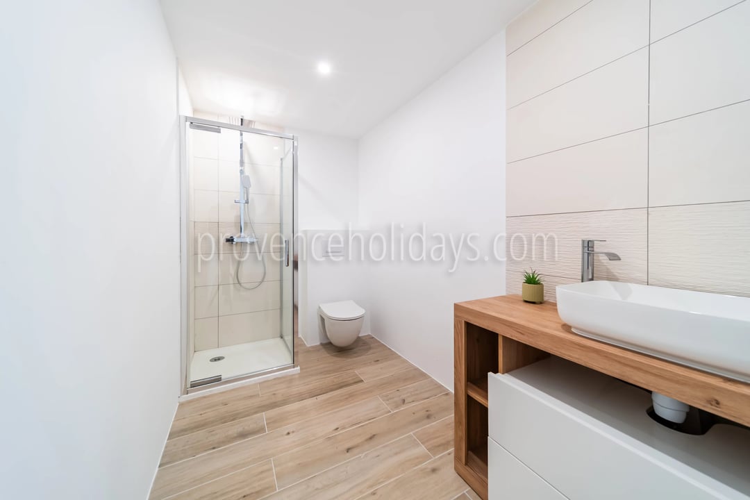 13 - Characterful house in Bonnieux: Villa: Bathroom