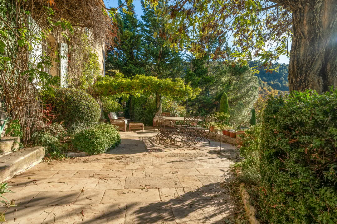 10 - 18e-eeuwse Bastide met uitzicht op de Luberon te koop - Bonnieux: Villa: Exterior