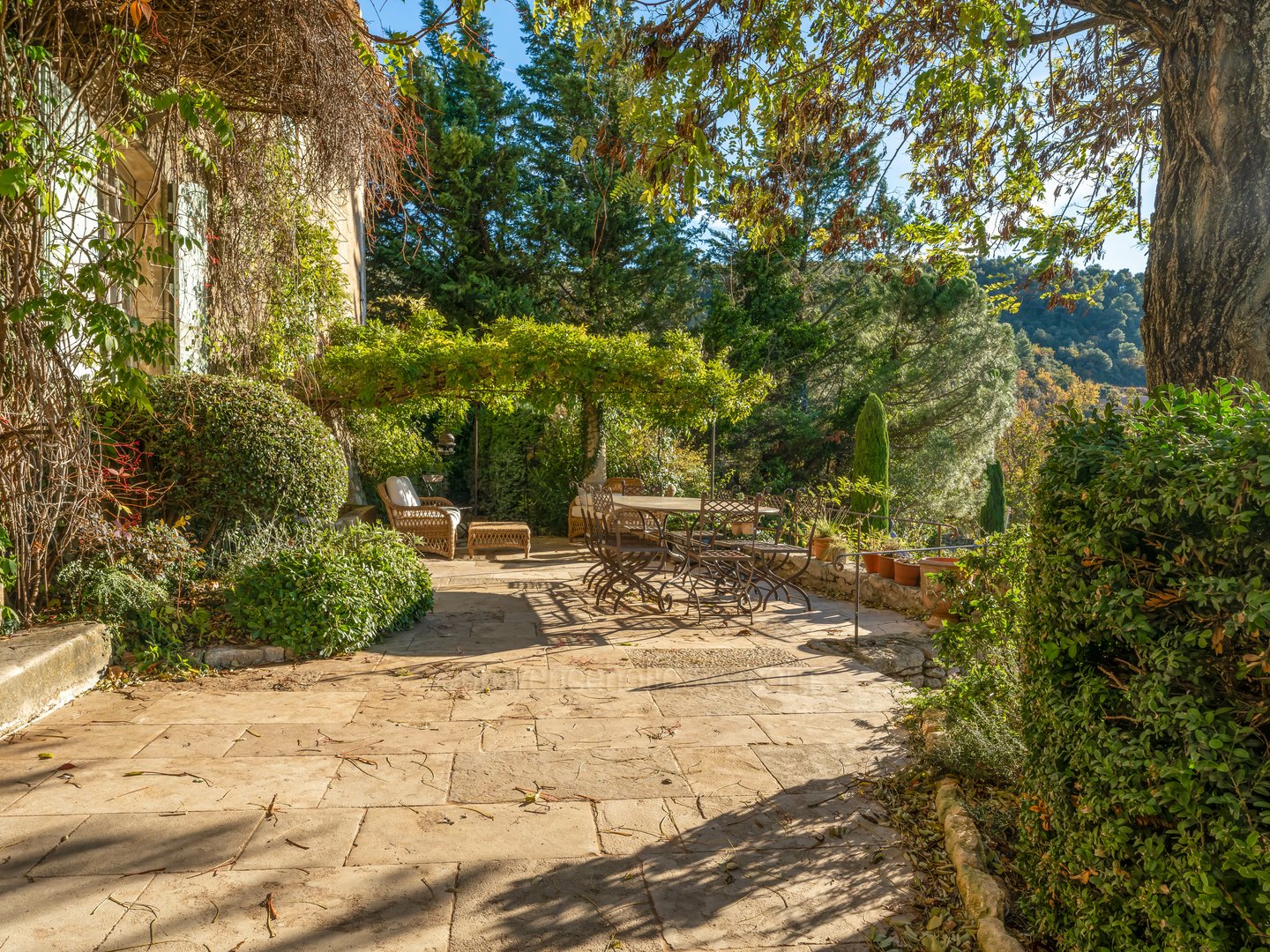 10 - 18e-eeuwse Bastide met uitzicht op de Luberon te koop - Bonnieux: Villa: Exterior