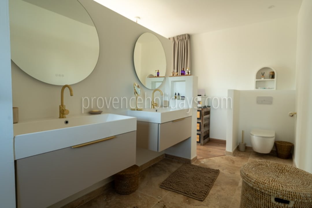 10 - Villa Le Nardou: Villa: Bathroom