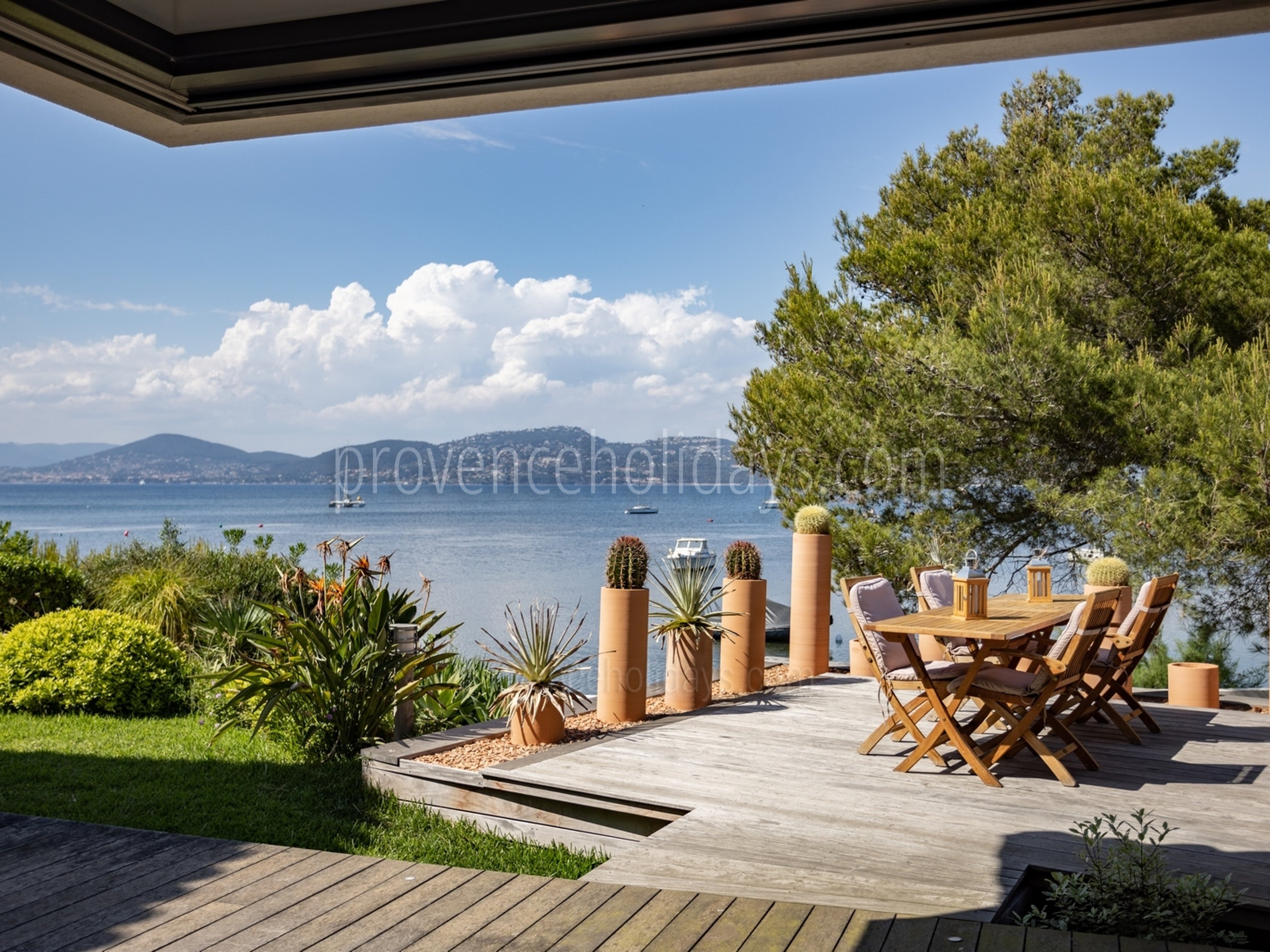 22 - Villa Giens: Villa: Exterior